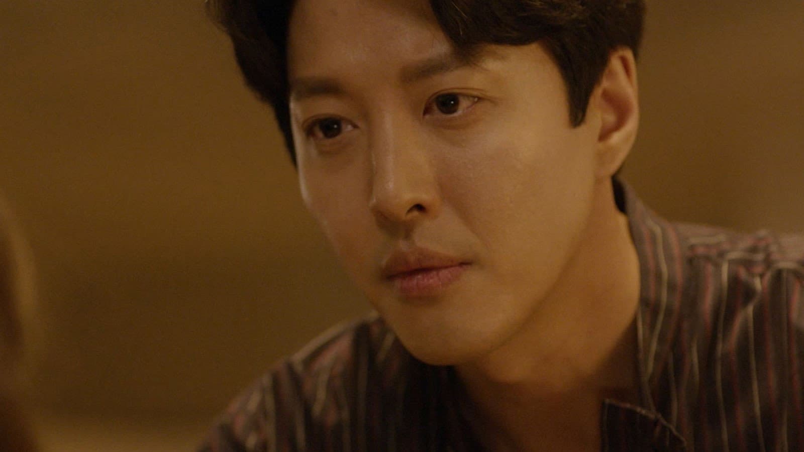 Yeon-seo Gets to See Dan's Wings