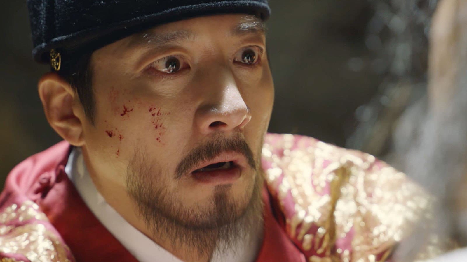 Dong-Ju Enters the Palace