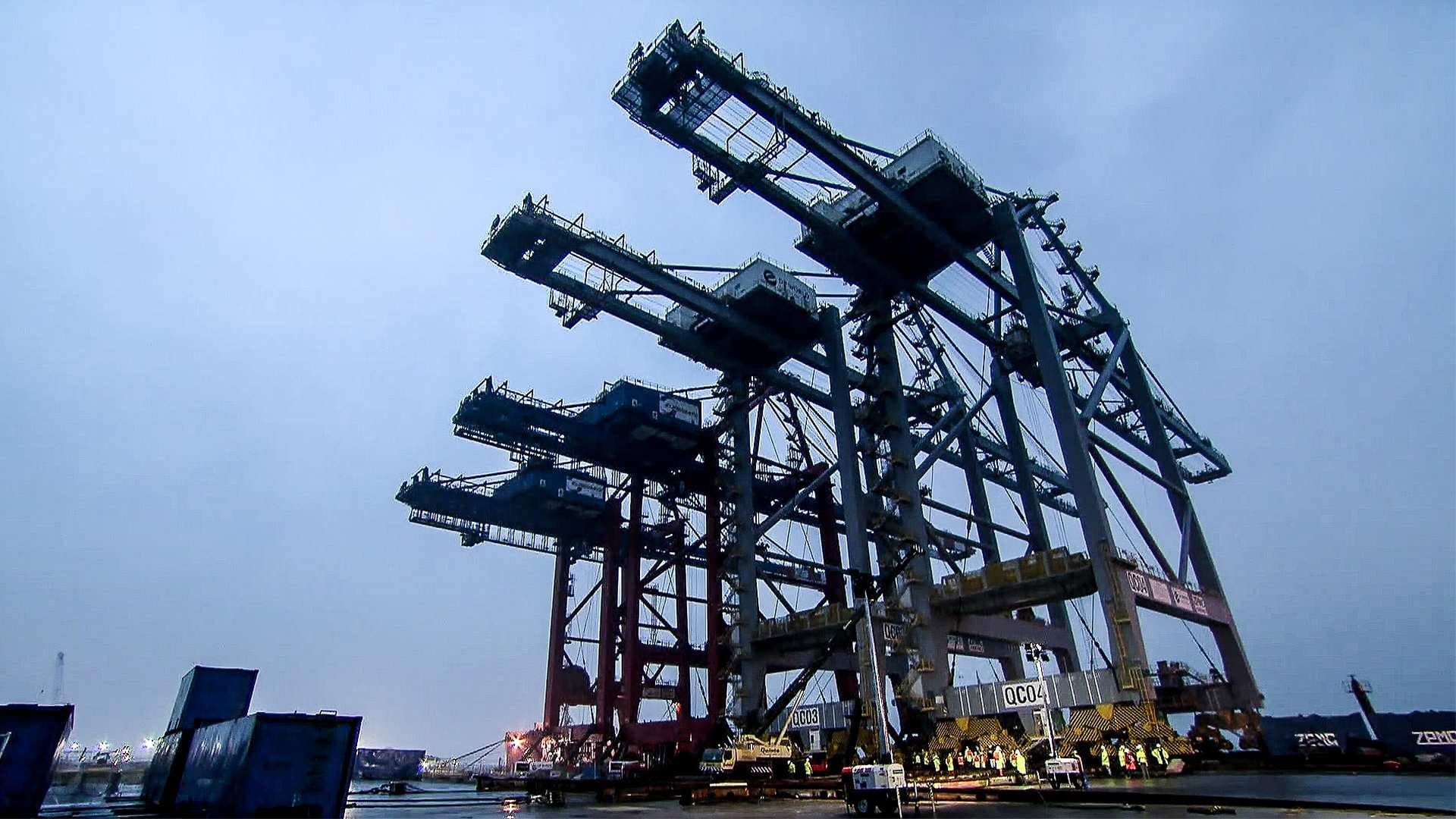 Dock Cranes, Plastic Bags, Baubles