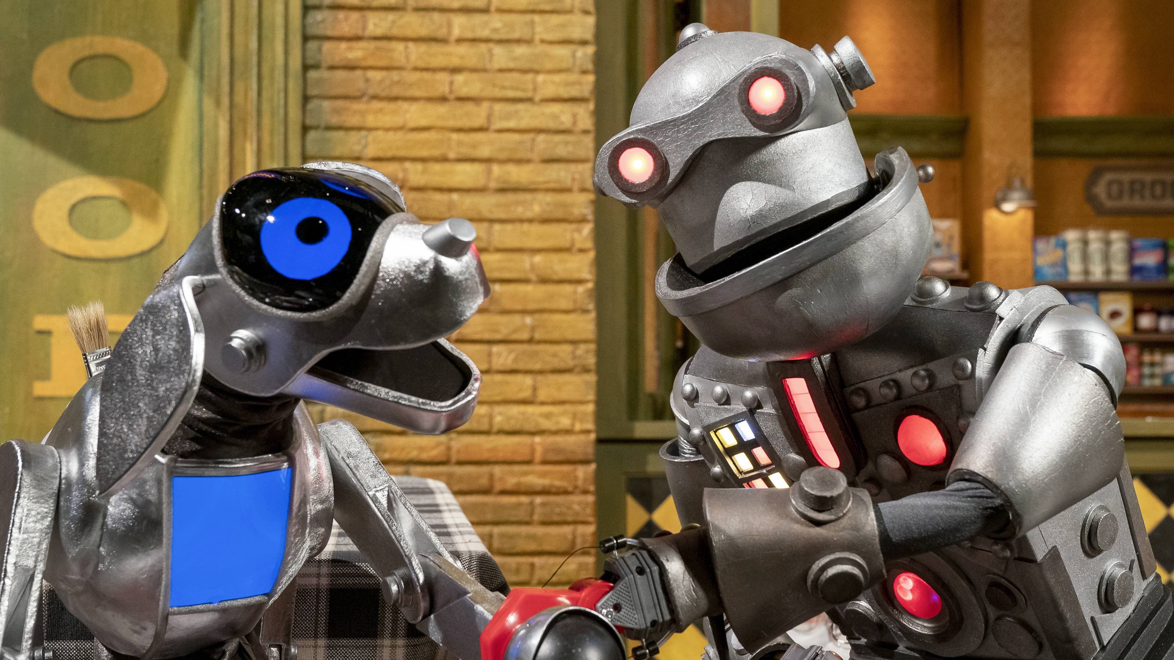 Elmo Builds a Robot Dog